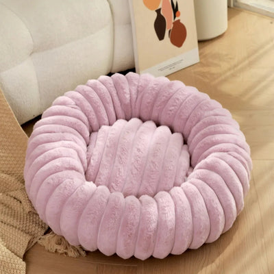 https://cdn.shopify.com/s/files/1/0647/9170/7830/files/panier-fluffy-style-velour-pour-grand-chien-rose-3424867.webp?v=1777924749