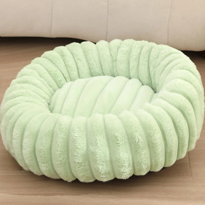 https://cdn.shopify.com/s/files/1/0647/9170/7830/files/panier-fluffy-style-velour-pour-grand-chien-vert-1864904.webp?v=1777924635