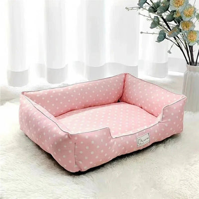 https://cdn.shopify.com/s/files/1/0647/9170/7830/files/panier-pour-petit-chien-a-pois-8592370.webp?v=1777924329