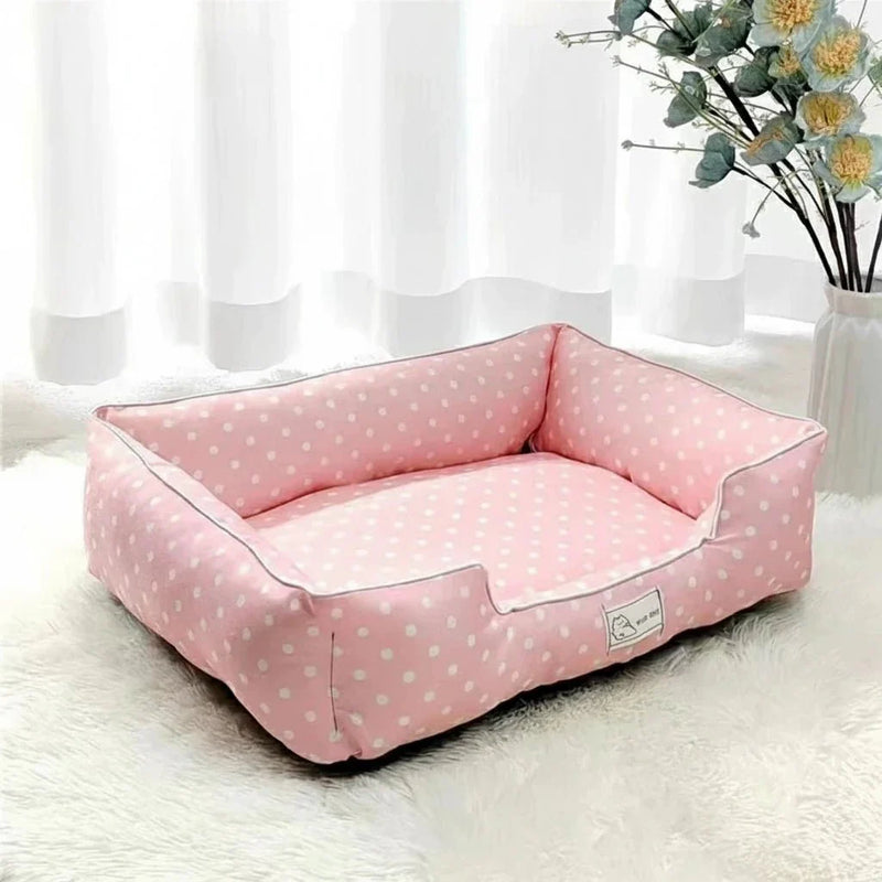 https://cdn.shopify.com/s/files/1/0647/9170/7830/files/panier-pour-petit-chien-a-pois-7140649.webp?v=1777924329