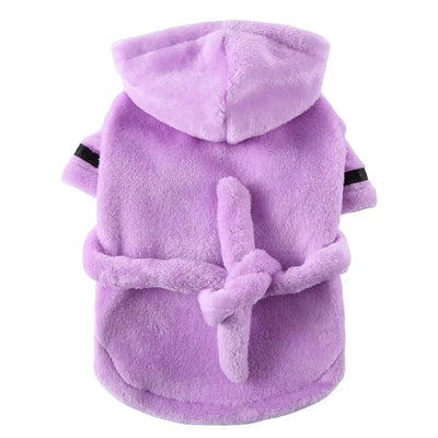https://cdn.shopify.com/s/files/1/0647/9170/7830/files/peignoir-de-bain-avec-capuche-pour-chien-4936577.webp?v=1777925235