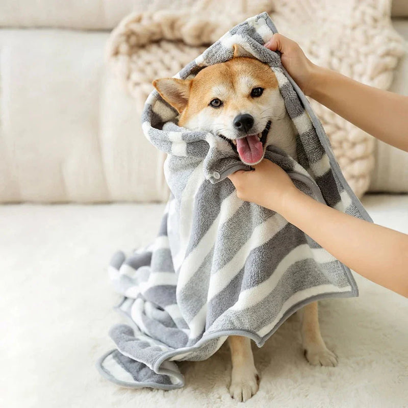 https://cdn.shopify.com/s/files/1/0647/9170/7830/files/peignoir-de-bain-pour-chien-7195556.webp?v=1777925168