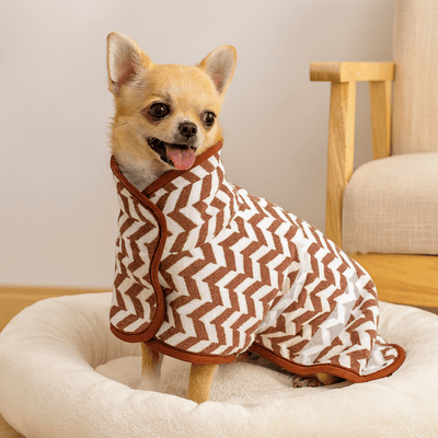 https://cdn.shopify.com/s/files/1/0647/9170/7830/files/peignoir-super-absorbant-pour-chien-4226507.png?v=1777925296