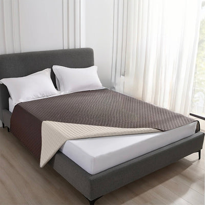 https://cdn.shopify.com/s/files/1/0647/9170/7830/files/protection-de-lit-et-de-canape-pour-chien-2234240.jpg?v=1777924811