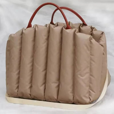 https://cdn.shopify.com/s/files/1/0647/9170/7830/files/sac-de-transport-pour-petit-chien-de-luxe-1479505.webp?v=1777923255