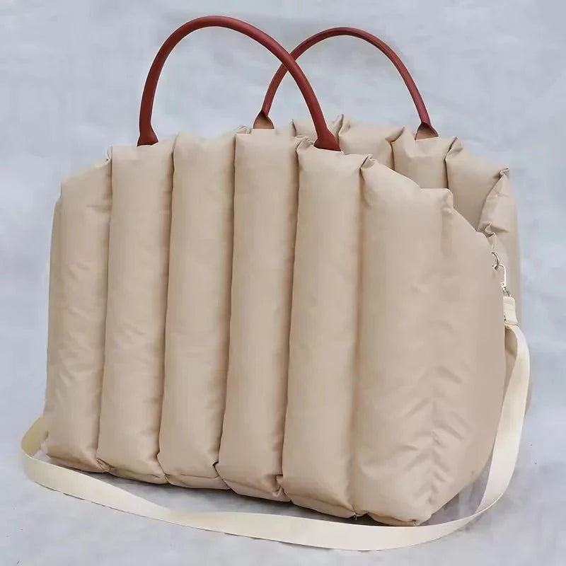 https://cdn.shopify.com/s/files/1/0647/9170/7830/files/sac-de-transport-pour-petit-chien-de-luxe-5327955.webp?v=1777923255