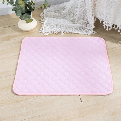 https://cdn.shopify.com/s/files/1/0647/9170/7830/files/tapis-absorbant-et-reutilisable-pour-animaux-3672806.webp?v=1777924938
