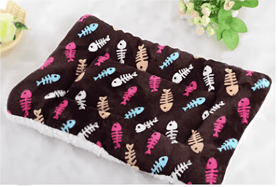 https://cdn.shopify.com/s/files/1/0647/9170/7830/files/tapis-dhiver-pour-chien-4346560.png?v=1777924638