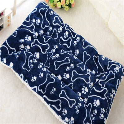 https://cdn.shopify.com/s/files/1/0647/9170/7830/files/tapis-dhiver-pour-chien-4921458.webp?v=1777924638