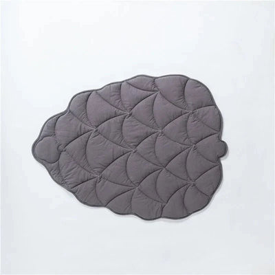 https://cdn.shopify.com/s/files/1/0647/9170/7830/files/tapis-tendance-pour-chien-2967711.webp?v=1777924331